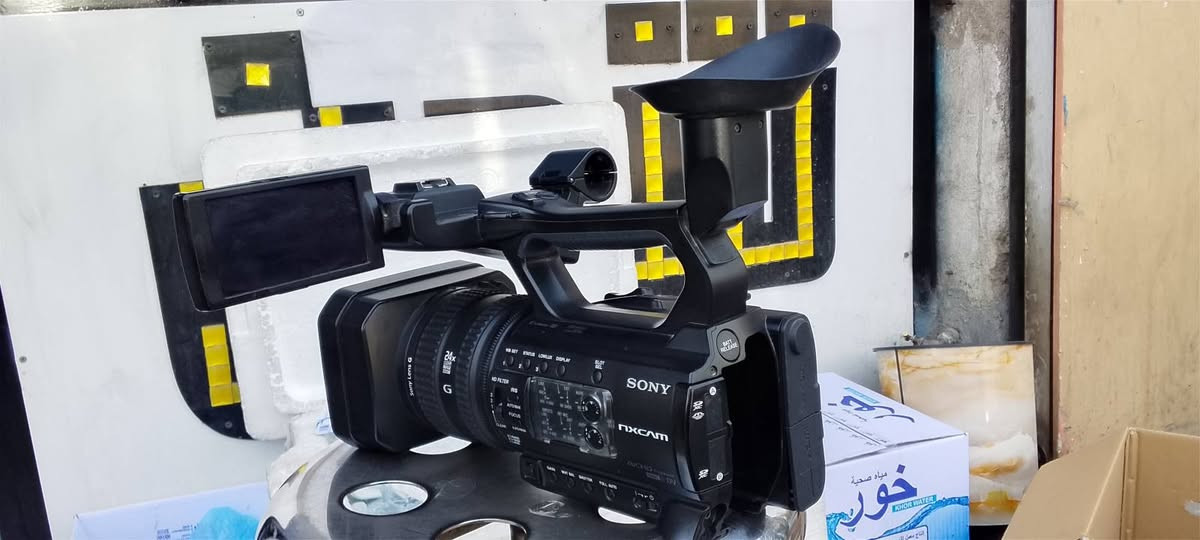كامرة سوني فديو NX100
نظافة فووووول 
ملحقات :
حقيبة 
بطارية اصلية
شاحنة الاصلية
السعر 750 الف و بيهة مجال بسيط
مكاني بغداد 
***********
