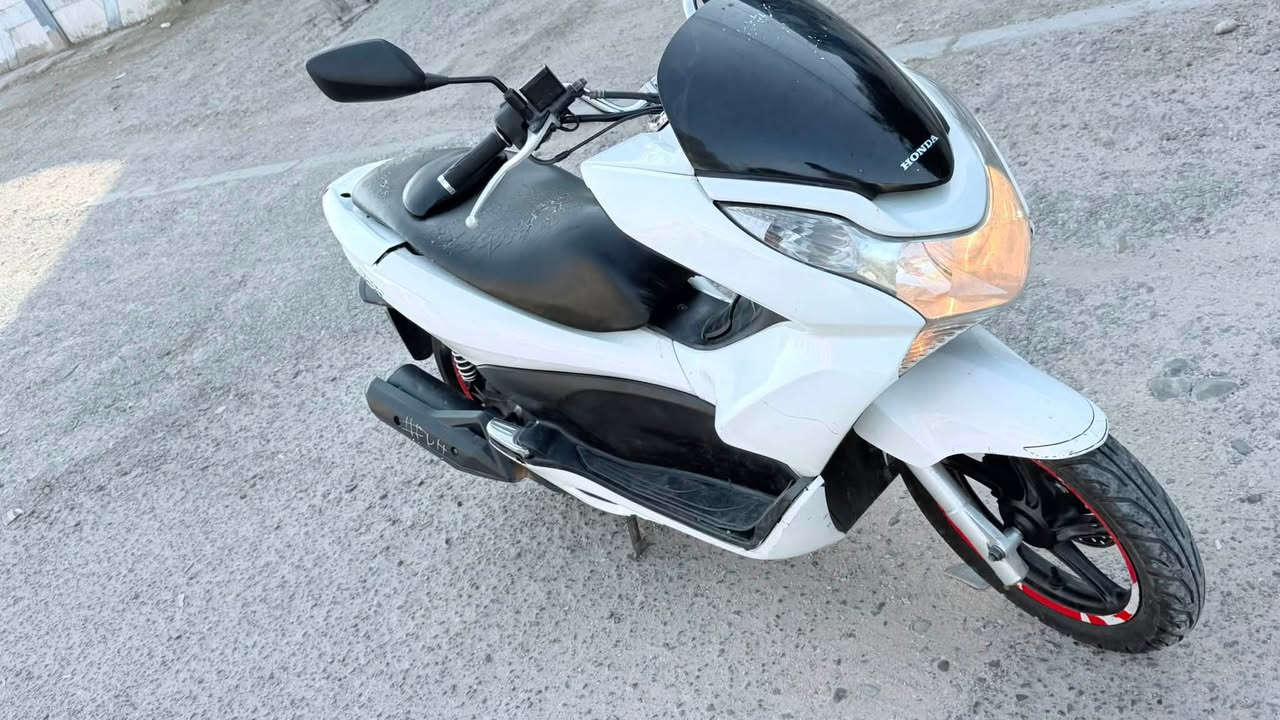 السلام عليكم…🧿
pcxجيل اول1️⃣

مكينة125

مكفولة كفالة عامة🔑

ماشيه 27الف 

دهن امزويل🛢️

بانزين محسن⛽️

جيب فيتر وافحص🔩

لونها ابيض صدفي💎🤍

العنوان بغداد 📍

شارع فلسطين 

الرقم***********

السعر💵(1550)$
