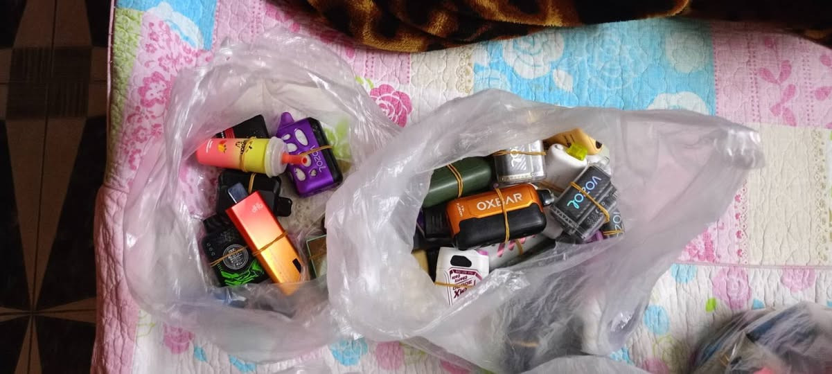 عندي نراكيل مستعمله شلعه الكترونية الي يستفاد منهم من بطاريات نراكيل خلي ياخذ  بسعر رمزي وحده  ع 500دينار عدد178 وحده كوله شغال  ابيع شلع شي ع شي   مكان بغداد *********** توصيل ماكو عندي

