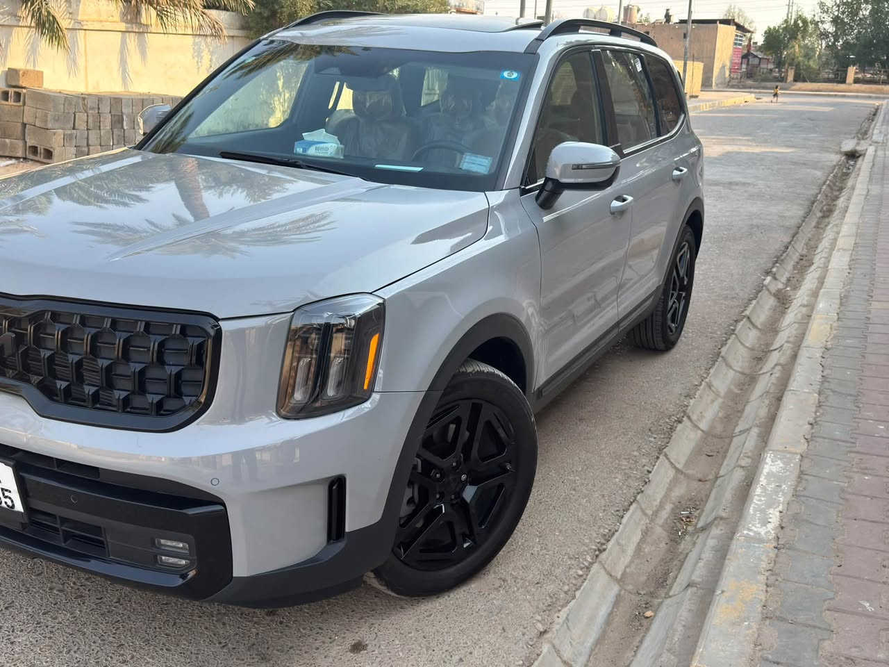 👑 كيا تلورايد 2025 فئة SX X-Line AWD 👑
فول الفول اعلى مواصفات بالتلورايد برستيج

السلام عليكم

انظف و اجدد كيا تيلورايد بعدهي بريحة الوكاله حته التايرات بعدهن مال وكاله 

لون مميز سمنتي فول 

دواخل بلون Terracotta المميز

 سقف ألكنتارا شامواه

موديل 2025

12 حساس التراسونيك الذكي

فئة SX X-Line AWD (أعلى فئة)

محرك 6 سلندر 3800

دفع رباعي مستمر ذكي مع قفل دفرنش

فتحتان سقف بانوراما

كاميرات محيطية 360 درجة

رادارات كاملة (تحديد مسار + كروز متكيف + مانع اصطدام)

المراية الذكية الذاتية التعتيم

زجاج مدبل للعزل الصوت

رنكات 20 

كاميرات حية بالنقطة العمياء بالطبلون

شاشة بانورامية عملاقة مزدوجة

نظام صوتي Harman Kardon فاخر

كشنات جلد فاخر (تدفئة + تبريد)

كشنات أمامية كهرباء + ذاكرة

كشنات خلفية منفصلة VIP (كراسي ملكية)

رينغات 20 بلون أسود بلادي خاص بالفئة

سكك سقف وحواف مكحلة أسود بلادي

زجاج مدبل عزل صوتي فائق

صندوق خلفي ذكي يفتح تلقائيا

شاحن لاسلكي + منافذ USB-C لكل الصفوف

بردات للأبواب الخلفيه

مساج 

مثبت سرعه 

تحديد مسار ونظام ذكي

وكثير بيه مواصفات خير من الله معروفه هاي الفئه تجي افخم فئه 

حادثها: صبغ قطعتين + تبديل باب الصدر اصلي وكاله نفس الون 

كير ومكينة وشاصي ونظام دفع مكفولات بشرط الفحص

السعر 327

السياره داخله كتاب شهداء ميسان 

رقمي اتصال او واتساب 

***********

مكان السياره ميسان مركز
