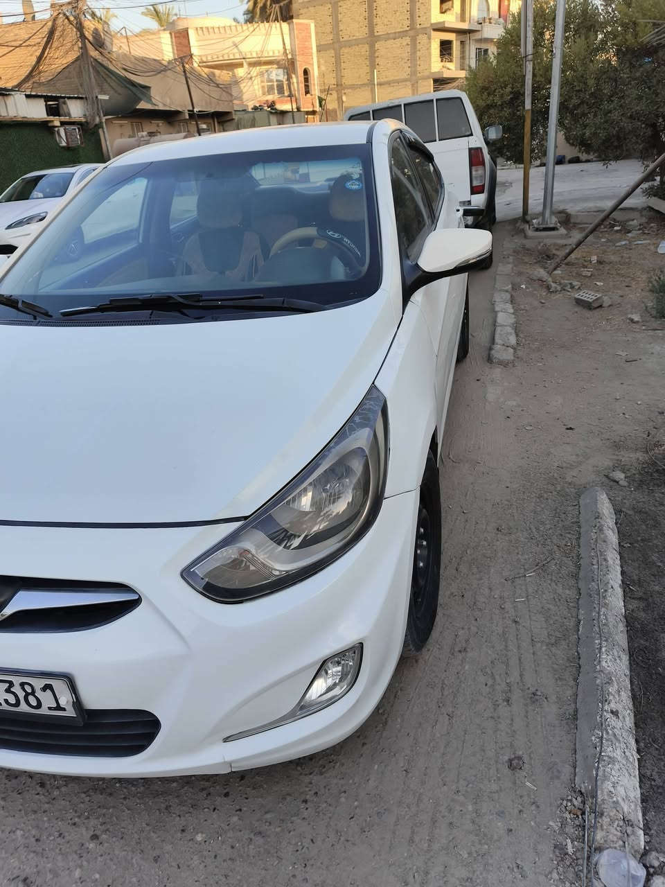 السلام عليكم اكسنت للبيع موديل ٢٠١١ بيها جاملغ بارد ع كد شبر وهلالات خلفيه الثنين معجنه وربع البنيد بس صبغ رقمها سليمانيه السياره باسمي تحويل ثاني يوم نقص السياره فقط صدر تخم تاير جديد شاشه حساسات اشاير بالمري السياره كلها جاهزه ماشيه ٢٠٣ رايدها ب٨٥ وبيها مجال قليل
