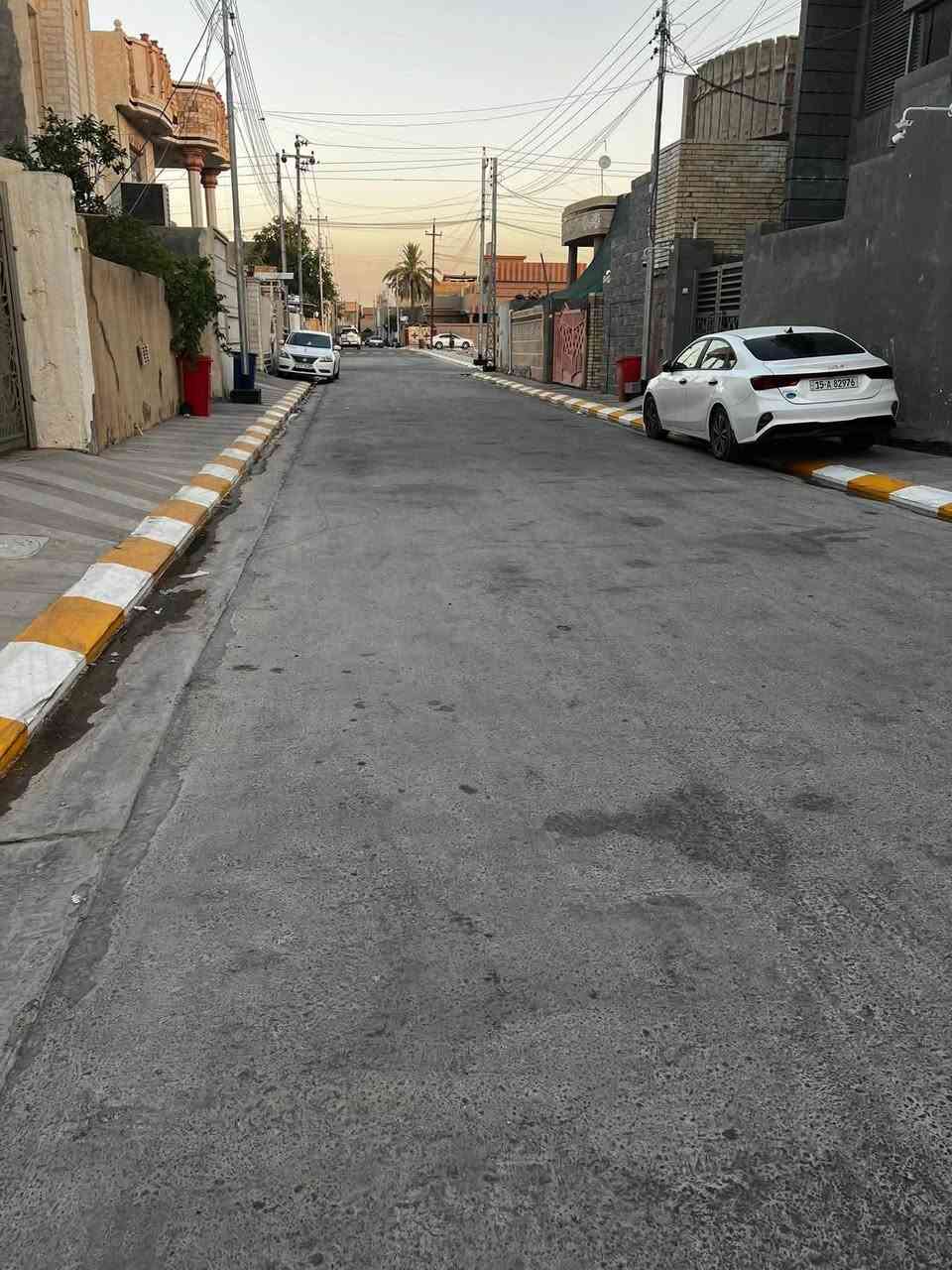 عقار البيع
حي العسكري قرب المحيط
بيت بناء 2017 مساحه 200
شارع 8سعر 240 وبي مجال 
***********
