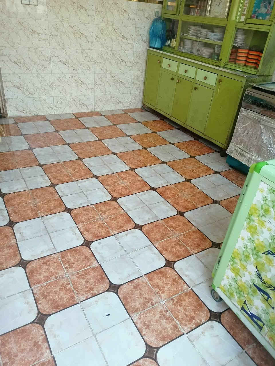 🏠 للبيع دار سكني في موقع مميز – حي الجامعة
🎓 الموقع: قريبة من الجامعة، حوالي 10 دقائق مشيًا

دار سكني مرتبة وجاهزة للسكن، تقع في حي الجامعة – شارع حيدر بن حجي هندي، بموقع هادئ ومميز وقريب من الخدمات والمدارس.

📐 المساحة: 150 م²
📜 السند: 25
🏗️ نوع البناء: أساس طابوق، بناء بلوك، إعكادة
🚰 الخدمات: متوفرة
السعر : 50 

تتكون الدار من:
• صالة
• مطبخ
• استقبال
• غرفة
• صحيات

✨ الدار مرتبة وجاهزة للسكن ومناسبة للعائلة، وموقعها ممتاز لقربها من الجامعة والخدمات.

📞 للاستفسار والاتصال:
***********
