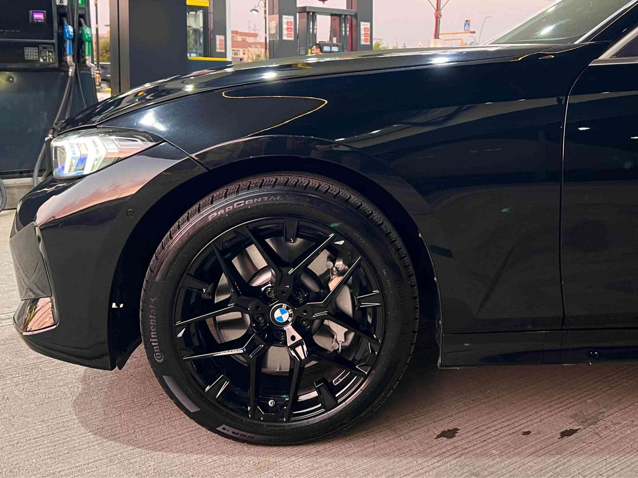 ‏سلام عليكم
BMW 330i
مۆدیل:2025
1 پارچەی هەیە بەس بۆنیت کەمەک شانسی لای سەکن هەیتی ئایرباگەکانی تەقیە
 گێڕ و مەکینەی و کارەبایاتی  بە شەرت
ڕەقەم شانسی
*3MW69CW02S8F32980*
ڕەقەم تەلەفۆن  
***********

السلام عليكم
‏BMW 330i
موديل: 2025
بيها قطعة واحدة بس (البنيد)، وبيها ضربة خفيفة بشاصي جهة السايدبار الأيرباكات طاقة
الكير والمحرك والكهربائيات بشرط 
رقم شاصی:
3MW69CW02S8F32980*
رقم الهاتف:
*********** أربيل, العراق
