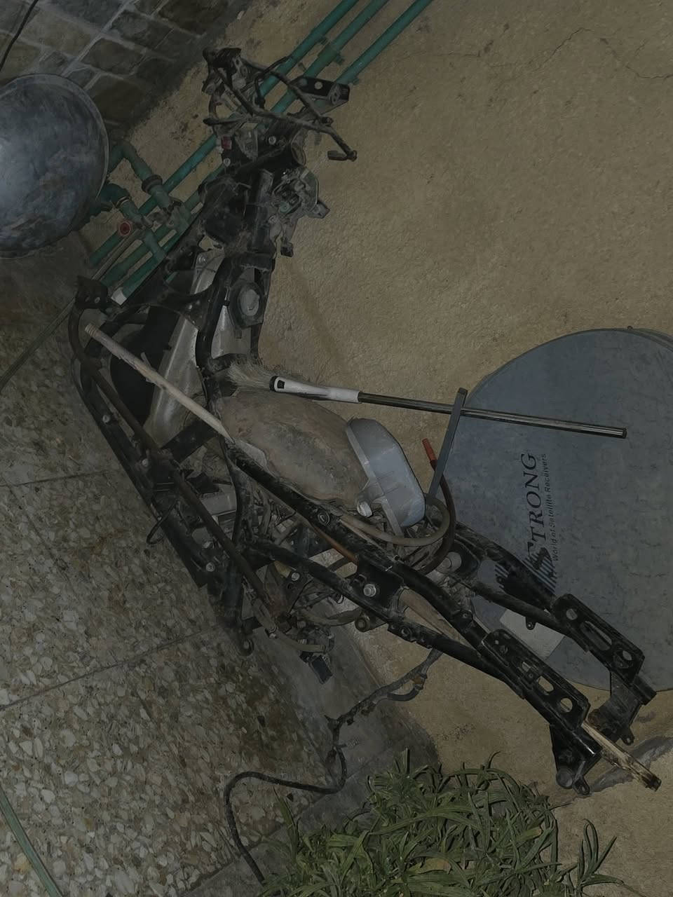 سلام عليكم شاصي فورزه 08 كامل جديد الدراجه صار بيها حادث وبعت المكينه وبقه الشاصي الشاصي كدامك كامل بس جيب عليه مكينه وشد الراديتر جديد التانكي جديد كتفات ضفيره السعر شعندك نزل للاستفسار واتساب فقطط ***********

