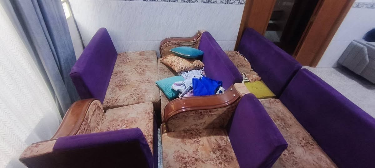 للبيع 100 الف والسيارة عليك
12 متر 
نجف كوفة حي المتنبي 
 اتصال فقط ***********
