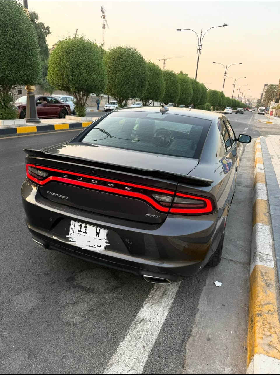 السلام عليكم للبيع جارجر امريكي موديل 2018  SXT Plus فول مواصفات عدا الفتحه 
الحادث جاملغ امامي مبدل ومصبوغ وباب السائق مصبوغ ونص الباب الخلفي مطابقه لون فقط بدون اي ضرر بيها مكانين بسيطات بارد 
بيها ايربك وراجع سستم كامل 
كير ومحرك مكفولات 
حجم المحرك 3.600 ماشيه 106 كيلو متر حقيقي صدر امامي خلفي جديد تخم تاير مابيها اي نقص السيارة شاديلها عدسات وبيها ضمان 
صور الحادث مرفقه مع السونر
السعر 180 ورقه وبيها مجال 
بغداد السيدية او حي العامل  
*********** بغداد, العراق

