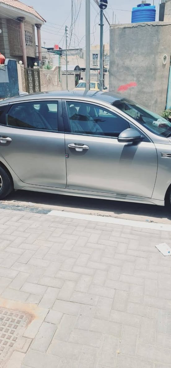 🚗 كيا أوبتيما  ورد أمريكي  (نصف فول) للبيع 🚗
​المواصفات والتفاصيل:
​النوع والموديل: كيا أوبتيما (Optima) موديل 2018.

​الفئة: نصف فول.
كير ومحرك : كفالة 
حجم المحرك:2400 GDI
​الرقم/التسجيل: البصرة (خصوصي) بأسمي 

​اللون: رصاصي 

​المقاعد والداخلية: دشبول وكشنات بحالة ممتازة.

​حالة البودي والضرر (حسب تقرير الفحص المرفق)
السعر المطلوب:
💰 125 ورقة  وبيها مجال
​للتواصل والاستفسار:
📞 رقم الهاتف: [***********] وكذلك يوجد بنفس رقم وتس اب
📍 المكان: البصرة
