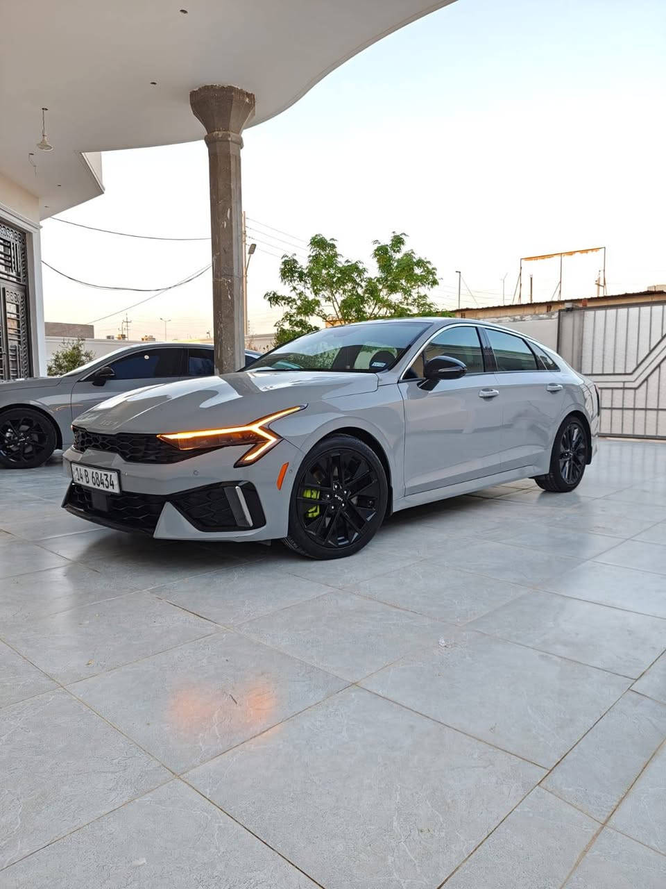 _🔥 للبيع K5 GT 2025 - لون سمنتي المميز 🔥_
كيا K5 GT موديل 2025 وارد امريكي

_التفاصيل:_

- اللون: سمنتي / الداخل مختم GT 

- الممشى: 14 الف ميل فقط

- المحرك: 2.5 تيربو - 293 حصان

- الحالة: تبديل بنيد فقط + شبر صبغ بداير الجاملغ الخلفي، بدون دواخل  - نظافة 99%

_المواصفات فل GT:_

بانوراما، شاشتين كبيرة، كاميرات 360، كراسي كهرباء تبريد وتدفئة، ميموري كراسي، رادار + نقطة عمياء + تحديد مسار، اوتو بارك، بصمة وتشغيل عن بعد...وبعد بيها مواصفات 

السيارة جاهزة ومابيها اي نقص، فحصك هو الحكم.

_السنوية:_

رقم شهداء باسم ولد صديقي، تاخذ وكالة عامة، تقريباً بعد سنة وشوية وتصير حرة تحويل.

_السعر: 215 ورقة وبيها مجال بسيط للشراي 

مكان السيارة: البصرة

للاستفسار اتصال او واتساب: ***********
