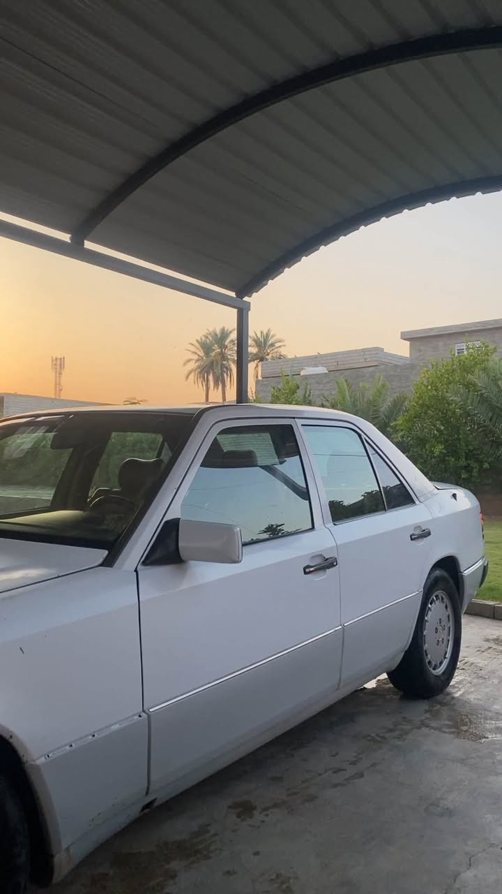 السلام عليكم 
مارسيدس دب موديل 93 اصل 
السياره بلاديه بدون قطره صبغ 
مكينه وگير بطه خير من الله مكفولات 
حداديه تايرات كله جاهز 
تبريدها شغال 
داخلها بلادي بس عوزها دوشمه للكشنات
رقم صلاح الدين سنويه مجدده بأسمي 
تحويل مباشر 
كهربائيات كلها شغاله 

مكانه
صلاح الدين 
الضلوعيه 

سعرها 49$ ورقه وبيها مجال بسيط 
للاستفسار: ***********
