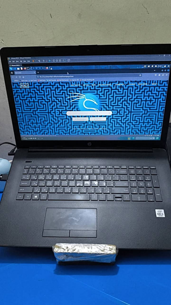 الموديل: HP Laptop 17-by3xxx (شاشة كبيرة مريحة للعين).
المعالج: Intel Core i5-1035G1 (جيل عاشر) يعطي أداء سريع ومستقر.
​الذاكرة العشوائية (RAM): سعة 32 جيجابايت (تطوير خاص)، يفتح عشرات البرامج بنفس الوقت بدون أي تعليق.
​الهارد (التخزين): SSD بسعة 477 جيجابايت (إقلاع سريع جداً للوندوز).
​الشاشة: قياس 17 بوصة (كبيرة وواضحة جداً للأفلام والشغل).
​النظام: Windows 11 Pro أصلي ومفعل.
​🎮 أداء الألعاب والبرامج:
​يشغل لعبة PUBG Mobile على إعدادات Ultra Extreme (كما موضح بالصور).
​مثالي لبرامج البرمجة (Visual Studio Code) والتصفح الثقيل.
​يحتوي على كيبورد كامل (Full Keyboard) مع لوحة أرقام جانبية.
​📝 ملاحظات إضافية
​الجهاز نظيف جداً (مثل ما مبين بالصور).
​البطارية والشاحن الأصلي بحالة ممتازة.
​السعر: [450] (قابل للتفاوض البسيط الموقع: [بغداد ]
📞 للتواصل:[***********]
