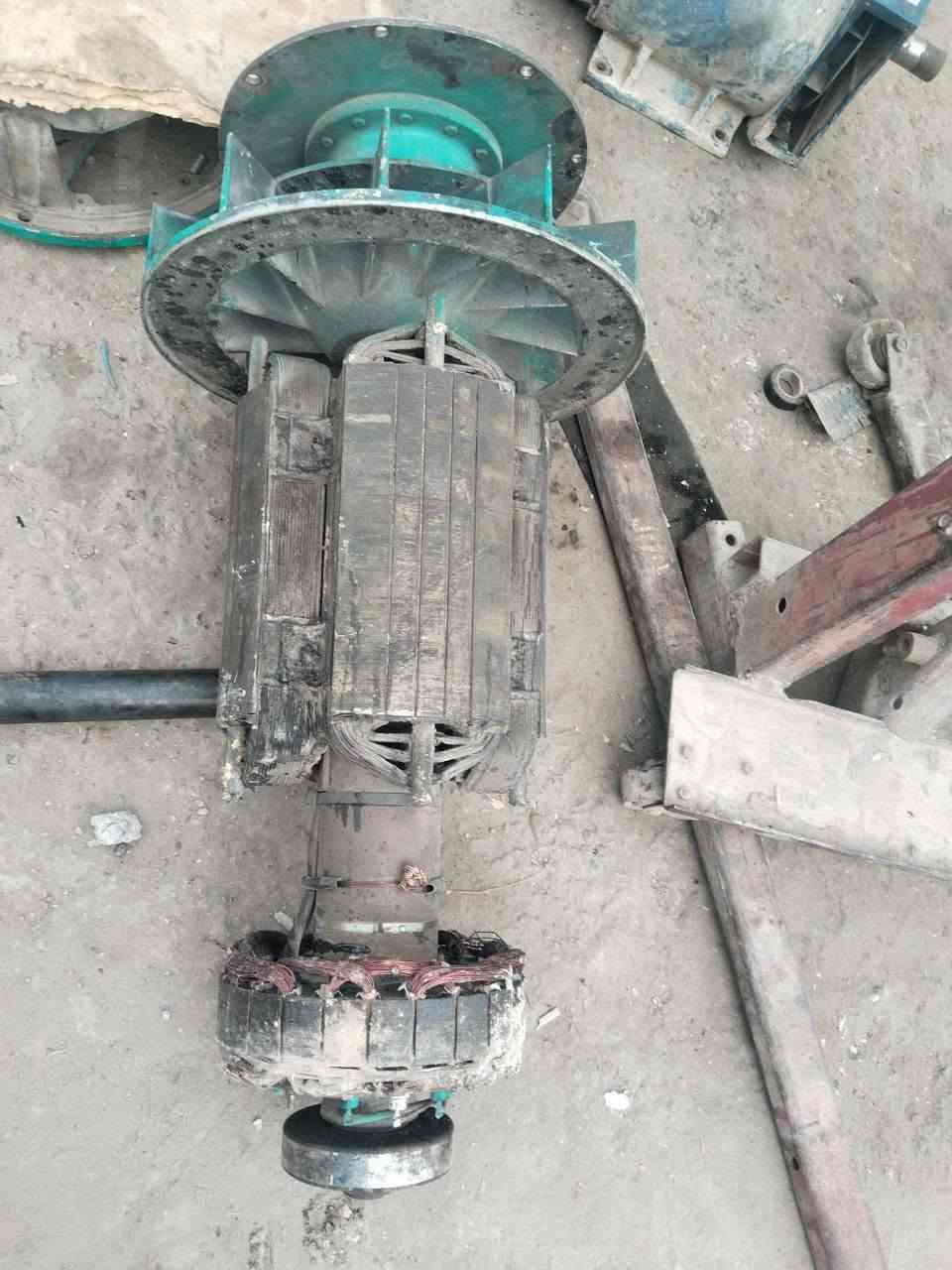 بسم الله الرحمن الرحيم 

#العراق 
#بغداد 
تم صيانة مولدة من نوع 
Mecc Alte_ ميكالتا 
بسعة 180 KVA 

وشملت الصيانة لف الروتر +لف الاكزايتر الدوار مع تصليح الاكزايتر الثابت وتبديل البولبرن من شركة KYK  اليابانية 

وطلاء الملف ب مواد مقاومة للحرارة و الرطوبه والغبار
 
#شركة #صرح #المنار
*********** /جهاد
