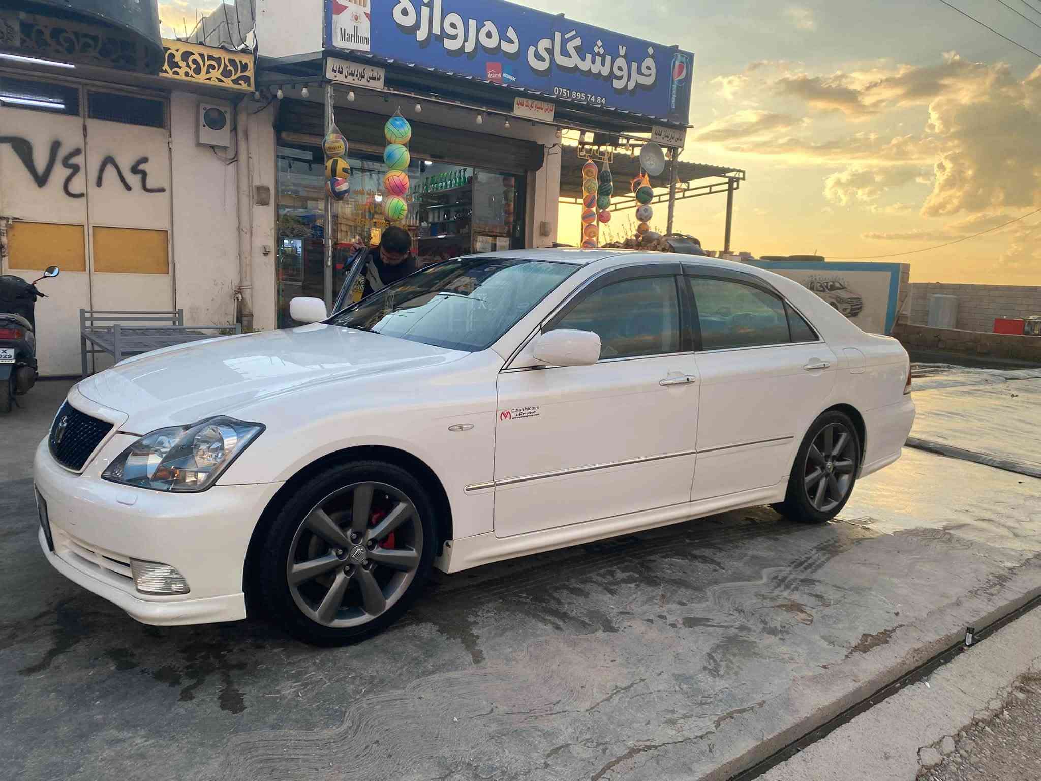شاهینە ١٨٢ سپۆڕت 
بڕاوە بڕاوە 
٢٠٠٥
سەیارەکە نمونەیە لە جوانی بارکۆدی وەرگرتوە چوار تایەی تازەی لە ژێرە سوکان حەیزەران هندری بەسراوە کامل مەسرەف سێ دوگمەی ناو ڕەشە کوشن شامۆ 
سەقفی وەک شوشەیە بێ شوختوو بێ چاڵە سەقفو کەڤەر بەشەرت هەموو گیانی شەریکەیە زۆر پاک ماوەتەوە دەعموو لێدراوی نیە سحر ٥٣ قوفڵ بۆ مەعمەلە تەلەفون مەکە لەگەڵ ڕێزم 
شوێن ئاخجەلەر سەربە تەکێو چەمچەماڵ 
ژم. ***********
