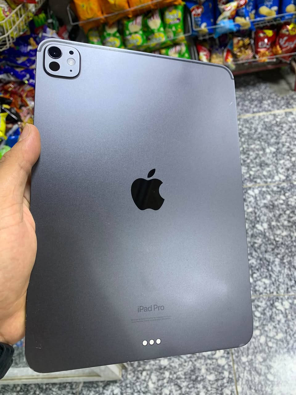 ايباد برو ١١ انش ام ٤
ذاكره ٢٥٦
بطاريه ٨١
٨٩٠ وبيه مجال 
ماستر شرق اوسط 
***********
