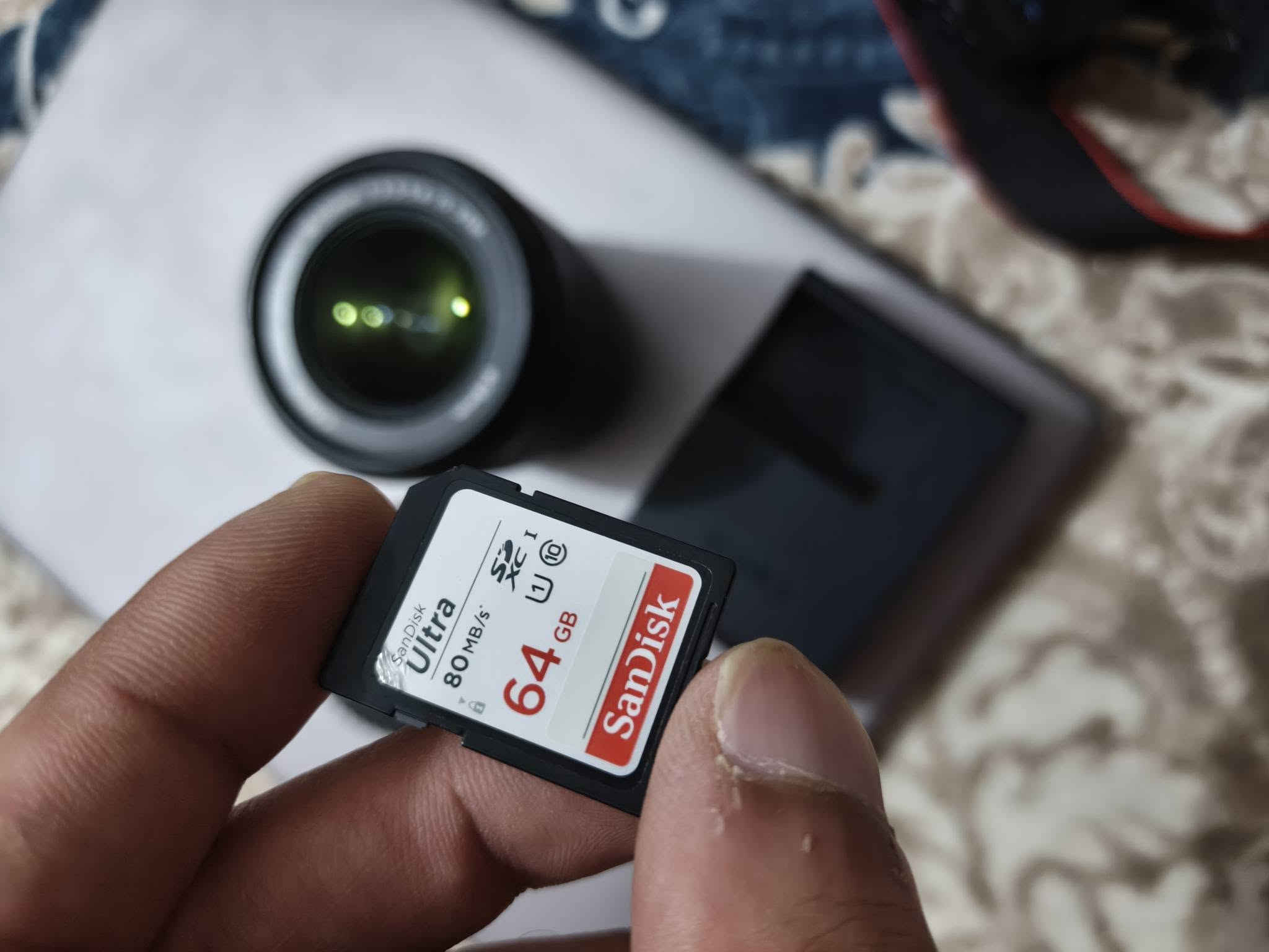 كامرة كانون 750d فول مواصفات استخدام قليل وشخصي جدا
شرط النظافه ميه بالميه بدون اي عيب او تصليح لا جلخ ولا طخه تاخذها شرط طك كارتون والصور كدامك توضح 
مع عدسة 18-55 مثبت بصري فيديو
وعدسة 75 - 300
وايضا العدسات بدون اي عيب وطك كارتون شرط
ومع ذاكرة 64 جيجا اصلي 
للبيع بسعر 490 الف
مكان نجف
تواصل وتساب ***********
