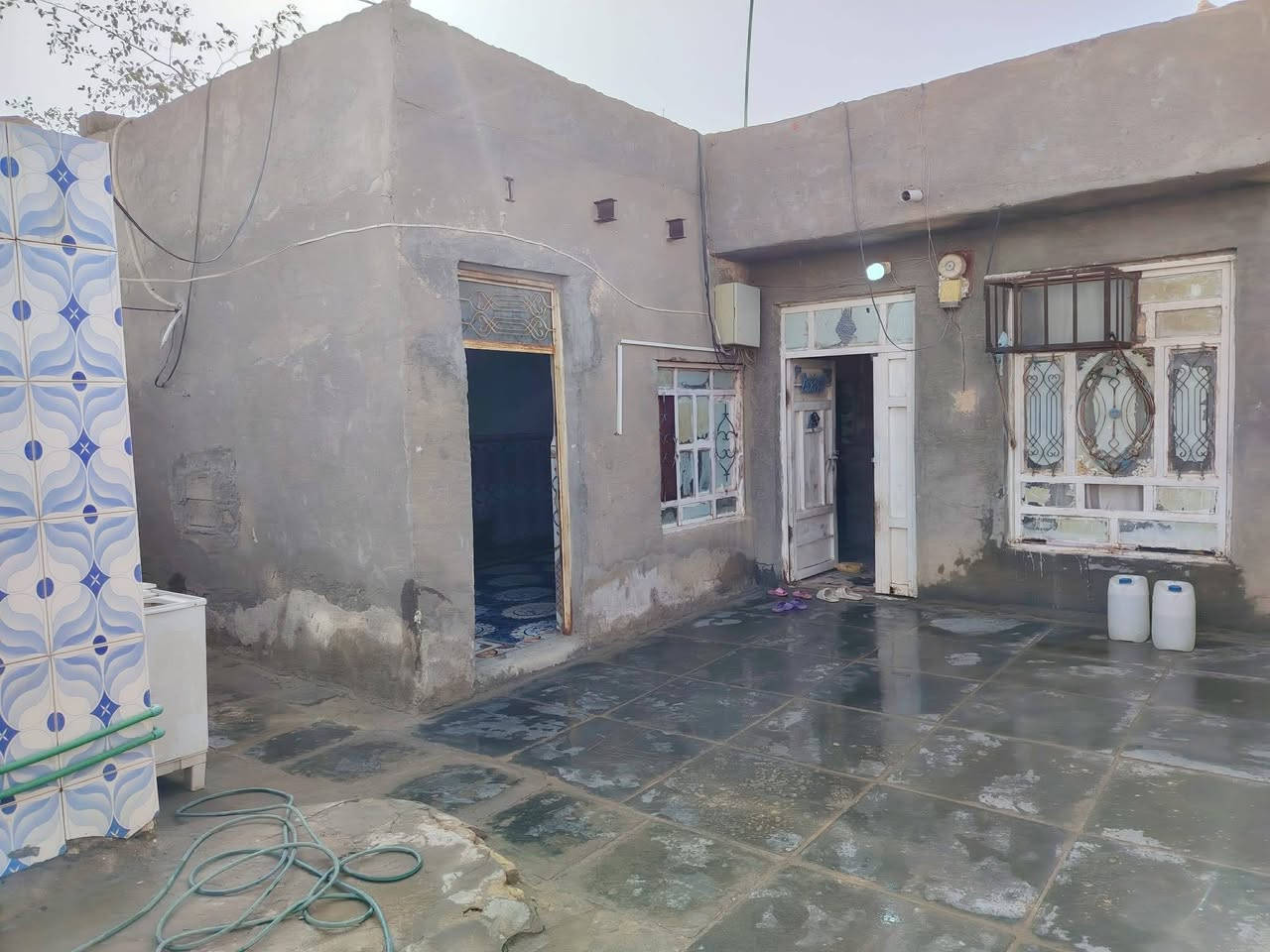 سلام عليكم بيت البيع بل الحاوي بكاع حمود الثامر مساحته ميتين وخمسين شراي خاص مستعجل ***********
