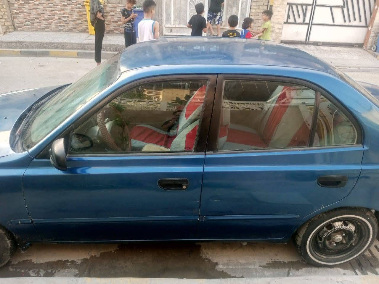 موديل 2000
مكينة كير خير من الله 

 تبريد عوزة بس غاز

رقم انكليزي

السيارة باسمي 

ب42 وبيها مجال حك الجية 

***********

