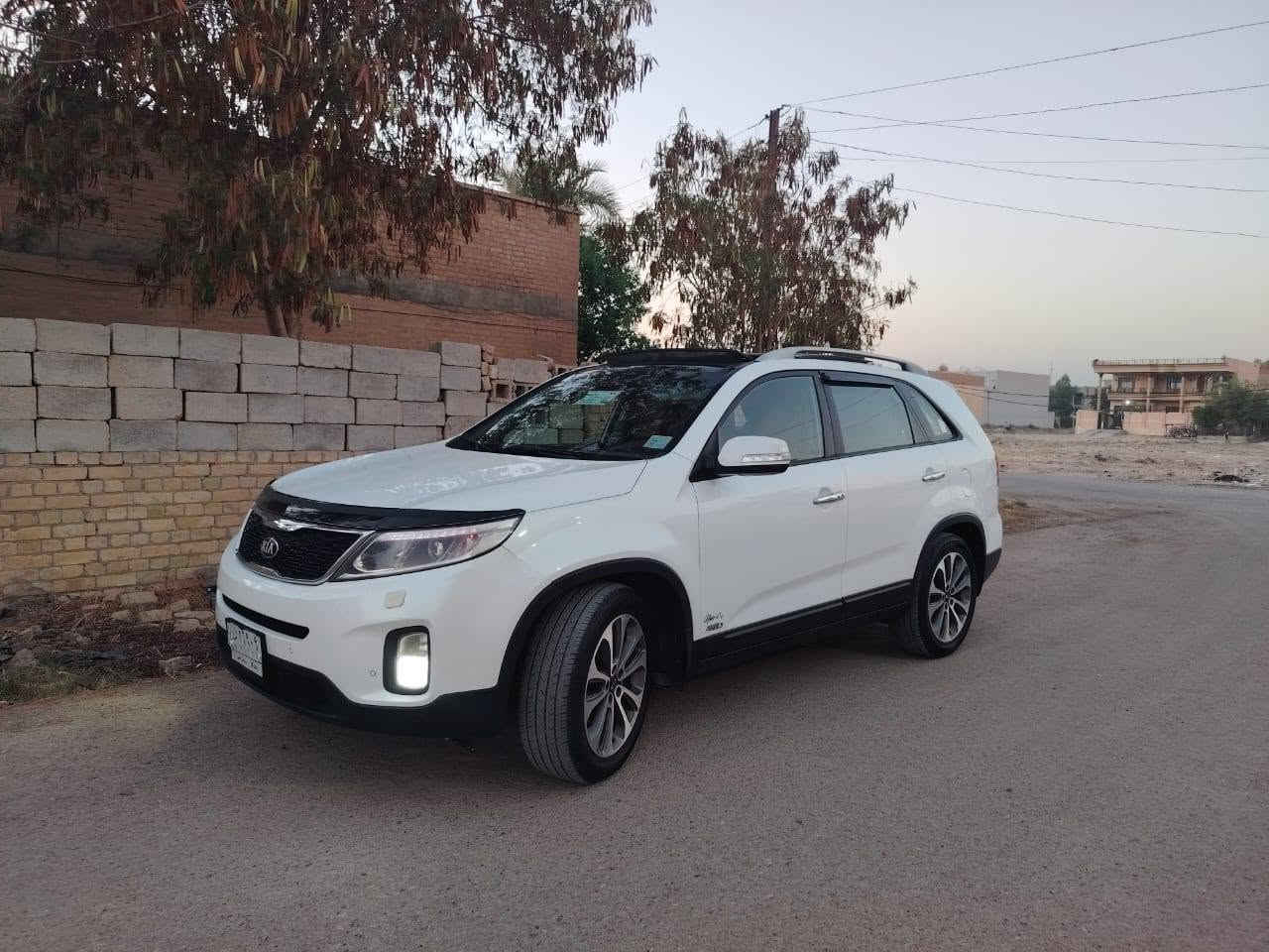 سورنتو ٢٠١٤ كويتي لون صدفي
السيارة فول مواصفات بموديلهة ( كويتي ) 
_ تبريد تدفئة كشنات 
_ فور ويل 
_ زراك لايت 
_حساسات امامي خلفي 
_٧راكب 
_ قطع تبريد 
_ويل ١٩ كروم 
_ بنوراما
-وضعيات قيادة  ( normal-comfort-sport)
- شاشة دجتل 
- ماشية ٢٢٧
- مرايات شفط
- بصمة مكينة ٦ سلندر 
- اضائة ترحيب بل بوب 
- داخل جلد قرميدي 
- السيارة مبدل بيهة كازكيت وعلى وضع الشركة رجعتة وشغل درجة اولى 
- السعر ١٥٥وبيهة مجال 
- مكان السيارة ديالى المقدادية 
- للاستفسار ***********
