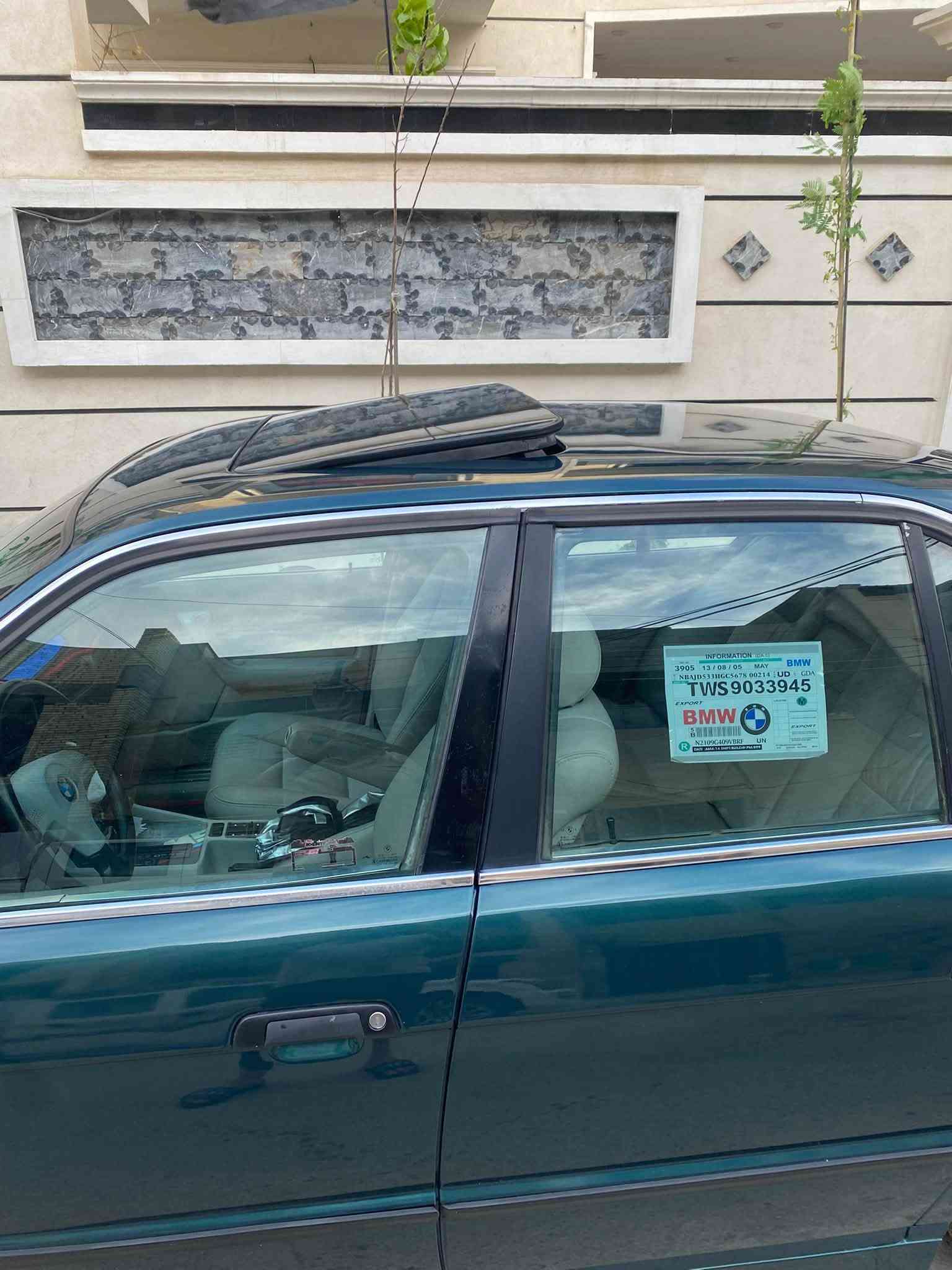 السلام عليكم BMW ٥٢٥ مسكر عدله موديل ١٩٩١
رقم بغداد انكليزي لون زيتوني 
بسمي
بجم عريض

كشنات جلد كهرباء  مري كهرباء اسلايت شغال تبريد ثلج ويل خليه تخم تاير جديد كير ومحرك خير من الله سياره مكفوله من الضربه صبغ عام للجماليه سياره جديده تجي وتشوف ابعينك العنوان بغداد  الجديده *********** سعر٧٨ بيهه مجال
