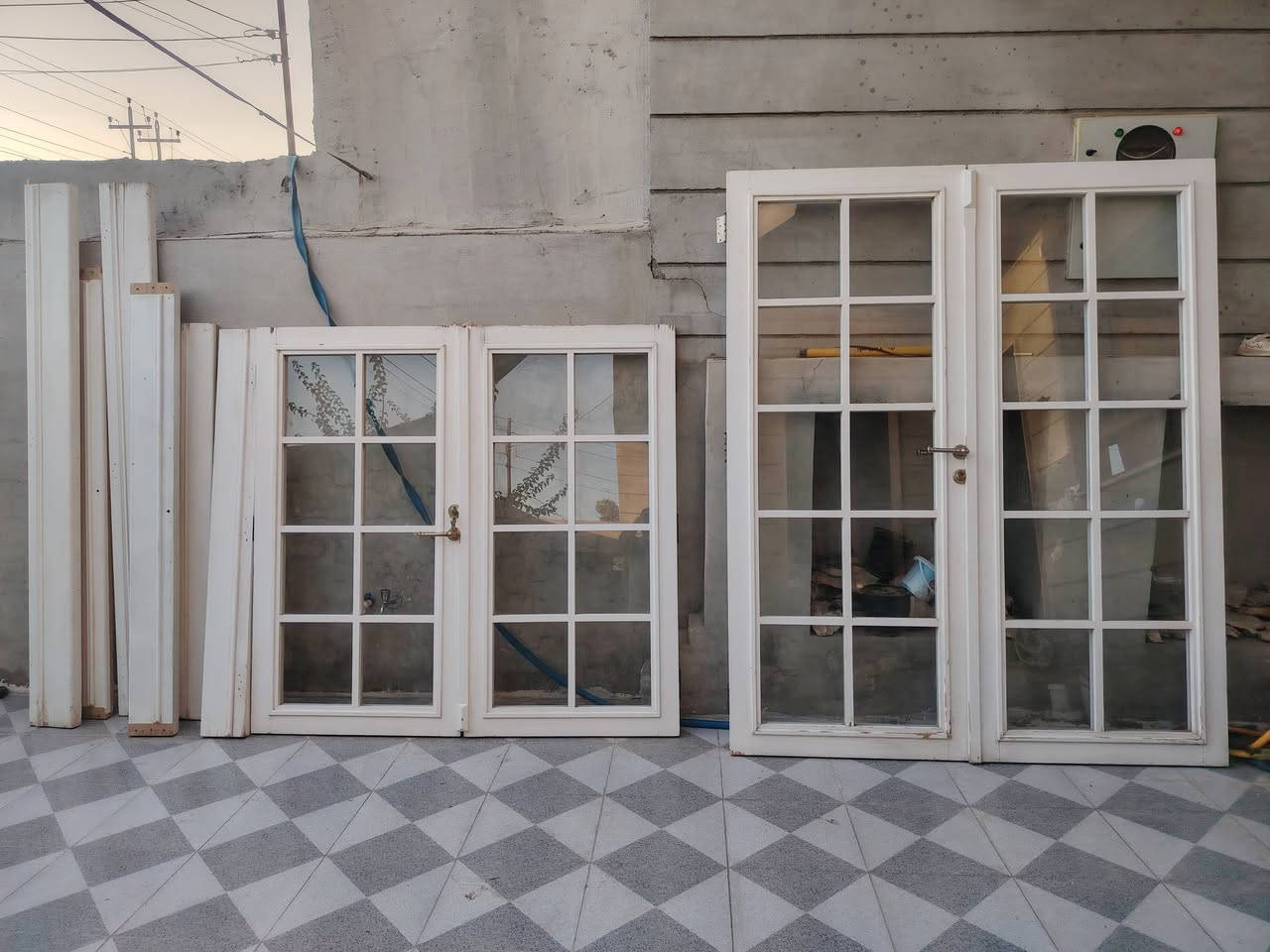 ابواب خشب للبيع سعر 400 بمجال عنوان برطله ***********

