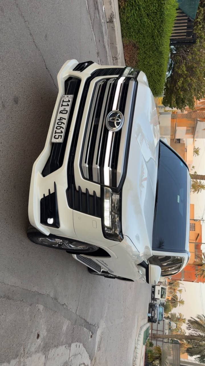 للبيع فقط لندكروز GXR شركه SAS موديل 2024 محرك 4000  ماشيه 39000 الف لمتدد مسويها كله اصلي مكفوله من الصبغ او البارد او تبديل عده رصعه جدا بسيطه مسحوبه رقم بغداد بسمي تحويل مباشر للستفسار ***********مكاني اليرموك بغداد, العراق

