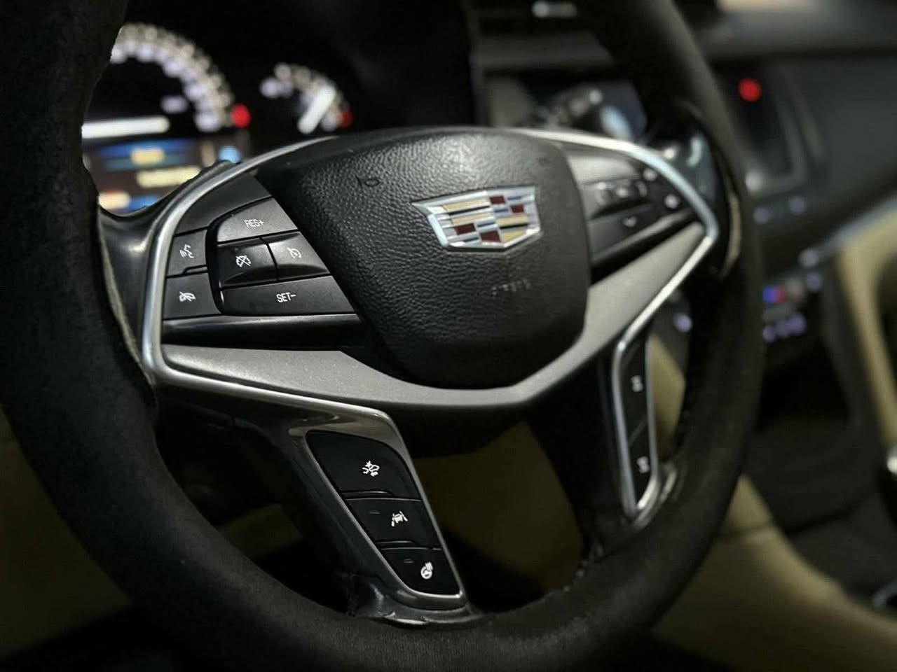 السلام عليكم
كديلاك XT5
موديل 17
حادث خلفي 5قطع صبغ
للبيع او مراوس حسب القناعة 
سياره فول مواصفات بانوراما كشنات جلد مع تدفئة تبريد
سائق الي توقف ذاتي
كلشي بيها كهرباء مواصفات كلش هواي اي ستفسار ع 
***********
اتصال أو واتساب 
المكان بغداد المنصور
