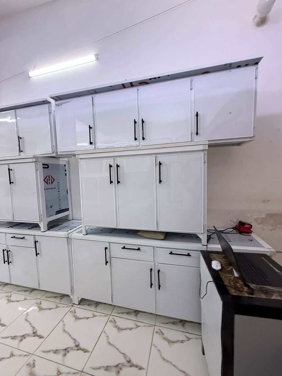 مجمع محسن الشمري 
بكافة انواع اثاث مواد المنزلية 
مترفر كاونترات قياس 2 متر عدل 3 قطع 
ارضي + سنكي مرمر متر 30 سم + ملحق 450 الف 
متوفر كاونترات قياس 2 متر عدل 
3 قطع + ارضي مرمر + سنكي مرمر + ملحق 550 الف 

متوفر سنكي مرمر + ملحق 300 الف 
متوفر ارضي 2 متر + سنكي متر 30 سم مرمر 350 الف 
قضاء عفك قرب الجسر حمام مقابل سيد حسن 
***********
