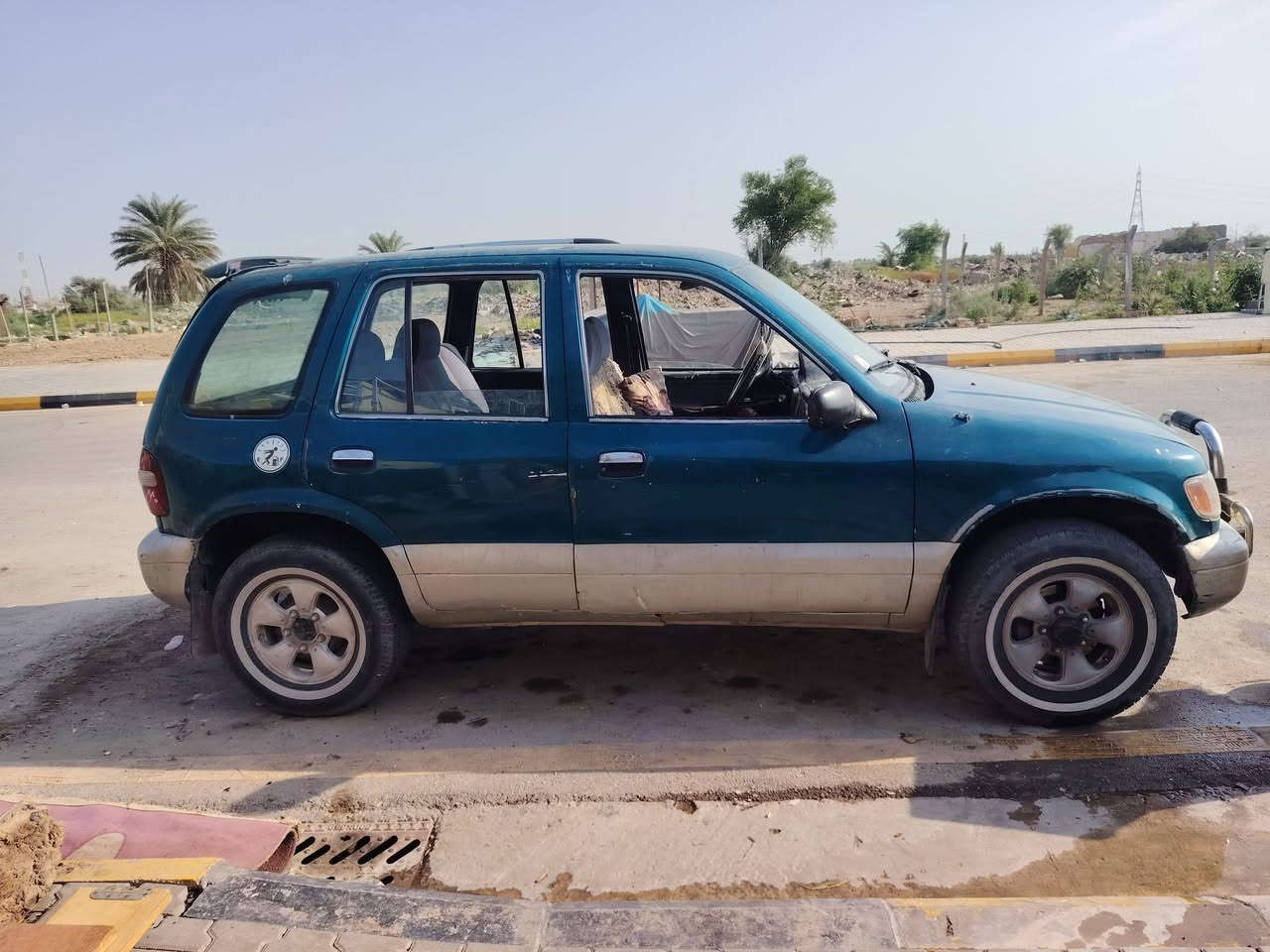 سلام عليكم مرخصت مدير الكروب كيه سبورتج للبيع  سياره خير من الله كير محرك تخم تاير جاهزه عل اخير مكاني بلكوت  السعر خاص .  ***********
