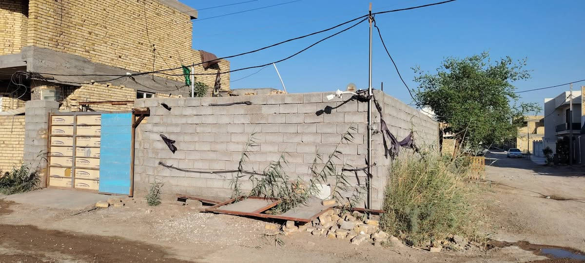 مشتمل١٠٠م مربع طابقين بناء درجه اولى  +قطعه ١٠٠مربعه ركن موقعه الخضراء مقابل معارض  نزله الياسمين شارع الصيدليه اخر بيت ااركن موضح بلتصوير االسعر ١١٠ وبيهن مجال تفاصيل خاص او اتصال ***********
