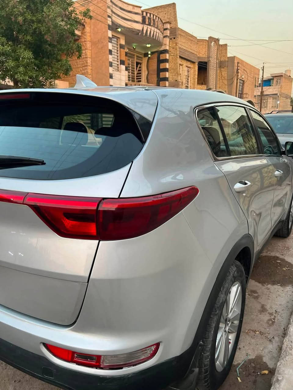 السلام عليكم
سبورتج الموديل: 2017

رقم السيارة : بغداد

المحرك 2400 Gdi

المواصفات: وارد أمريكي

اللون الخارجي:رصاصي

اللون الداخلي: أسود

الـكير والمحرك والحدادة: بشرط الفحص  

صورة الحادث موجودة ضمن المرفقات

السنوية بسمي تحويل مباشر

السعر 143 وبي مجال بسيط

الرقم 

***********
