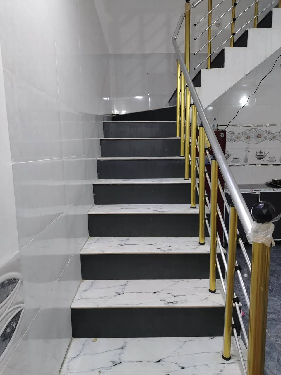 دار🏠 للبيع للبيع طابق ونص المساحه 100متر على ساحه ✅
حي النداء شارع المجمعات منطقه 52 قريبه على الشارع السعر97
وبيه مجال للاستفسار خاص او ***********
