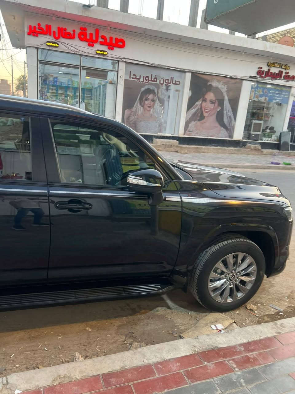 السلام عليكم
لاندكروز gxr ساز ام الضمان 
ماشية ٤٠ مكفولة كفالة عامة من كلشي 
سيارة جديدة جدا
وبيهة سونار والسونار مرفق بالمنشور
مكان السيارة الحله شارع ٦٠
السعر ٦١٠ قفل من الأخير 
اتصال ***********
واتس ***********
