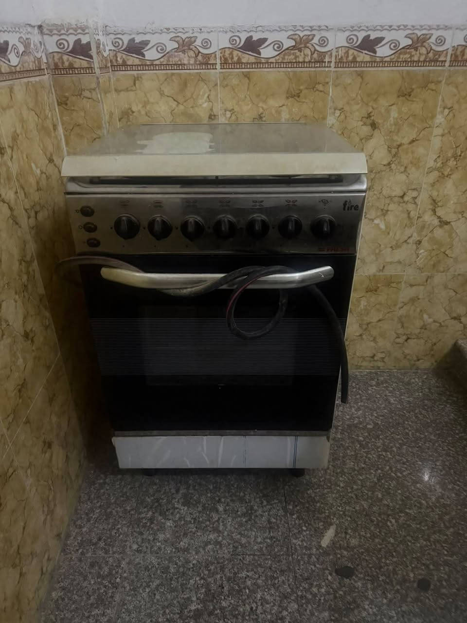 غساله 170 ومجمده 240 كاونتر 175  طباخ 190  السماوه حي الحسين رقم ***********
