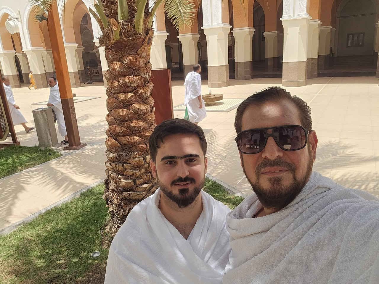 واذ قال ابراهيم رب اجعل هذا  البلد امنا* فاجعل افئده من الناس تهوى اليهم وارزقهم من الثمرات لعلهم يشكرون احرمت قوافلي من ميقات ذي الحليفه أبيار علي ودخلت نسك العمره متوجهين الي مكه المكرمه نسأل الله سلامه الوصول والقبول من الجميع ان شاء الله
خادم ضيوف الرحمن وصديق المعتمرين.....
 الحاج صلاح الدين التميمي 
    *********** 
   ومن الله التوفيق
