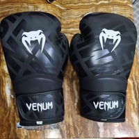كف ملاكمه من شركة  -VENUM-فينوم- جدا محترم وحلو باللبس وراقي  موجود مو...