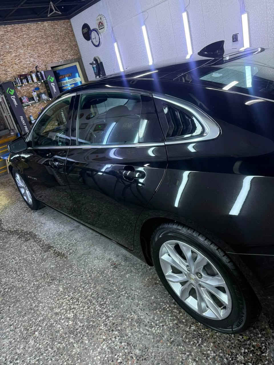 سلام عليكم بيع او مراس  ماليبو  موديل٢١ lt2 رقمها بغداد معوقين بعدلها ٥ اشهر و تصير حرة المعوق موضف حكومي

السعر١٠٣ سيارة بيها فقط جاملغ و بنيد بدون دواخل
مواصفات معروفة تبريد قطعتين بصمة فتحة مابيها نقص السيارة فقط بيها قاعده مال دبل لان عندي دوام مالحك اسويها السيارة بلحقيقة احلى من الصور بهواي تجي و تشوفها
عليها منضومة غاز جديدة+منضومة زنون سعره ب٢٠٠ دولار و تبريد منضومة كامله جديدة 

مكان السيارة الصبح بحي الجامعه العصر مكانها زيونه 

رقم ***********
