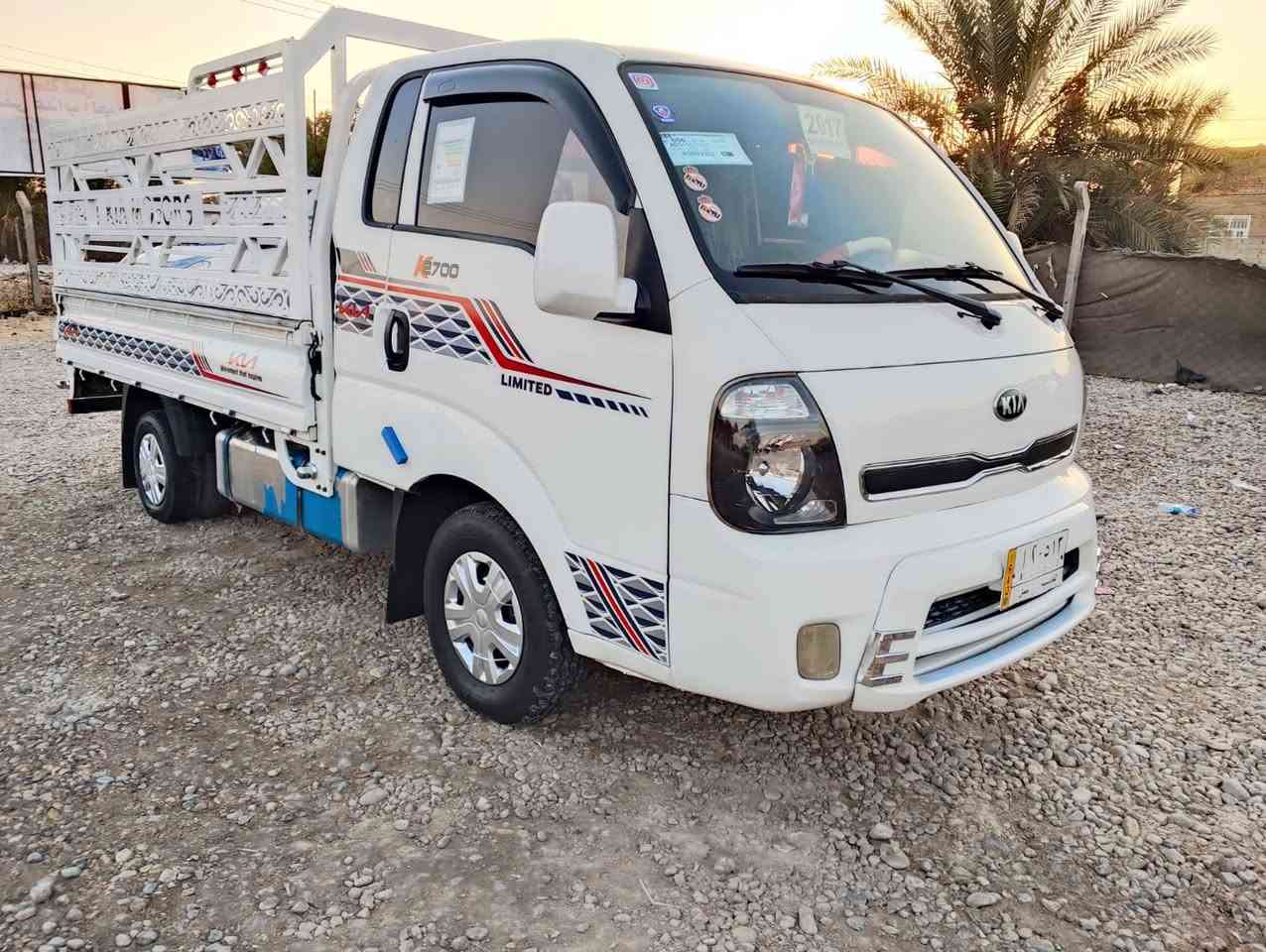 السلام عليكم سياره للبيع كيه حمل 2017 مكفوله كفاله عامه مكينه وكير وكسن وشاصي مكفولات بسمي سنويه ونهايته 29 ستفسار ***********
