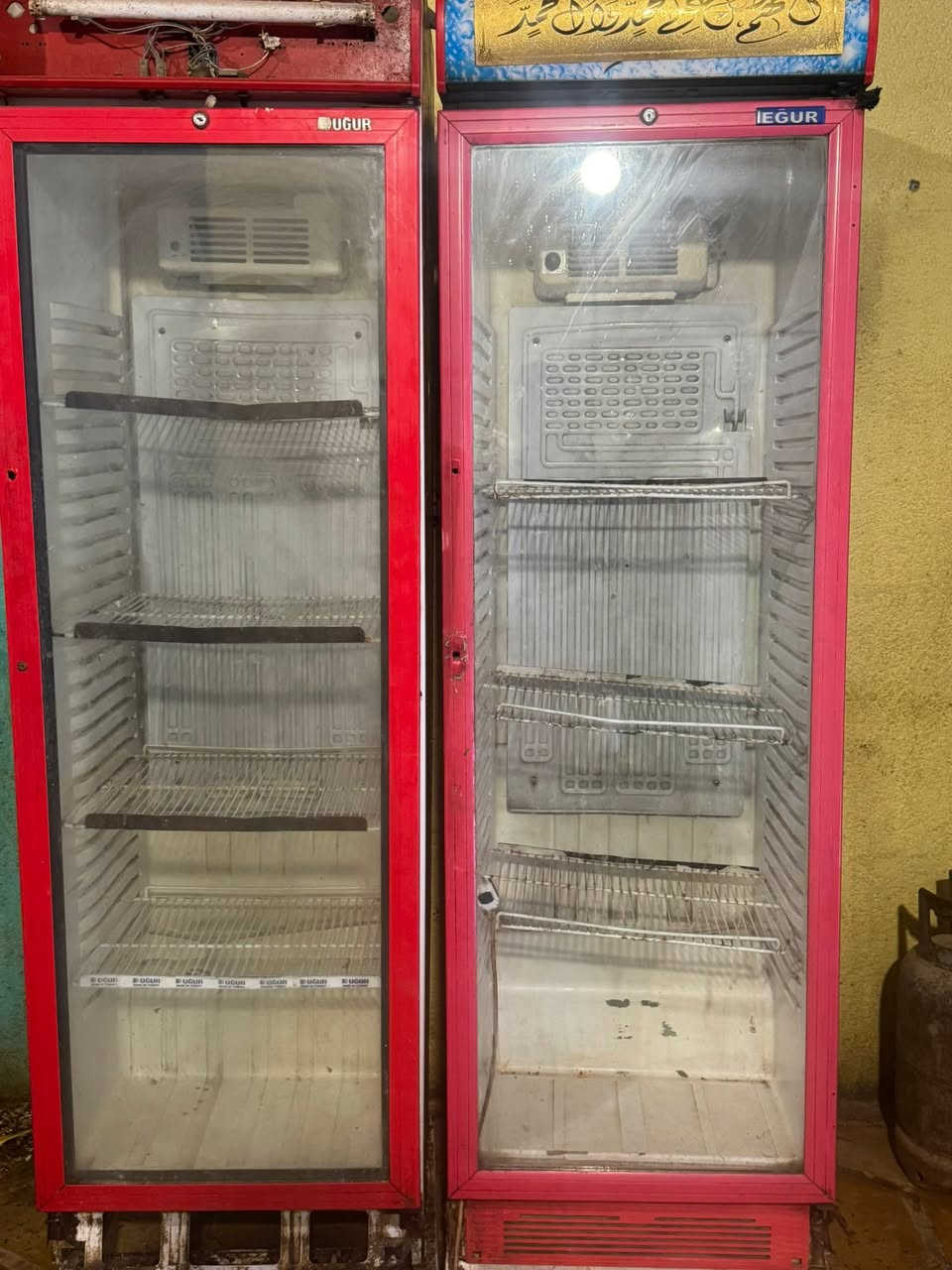 برادات للبيع مكانهن سوق شيوخ 
سعر الواحد ١٠٠  ….شغالاث ثنيهن 
جام خان نضيف سعر ١٧٥
ستفسار  فقطططط تصال  
***********
