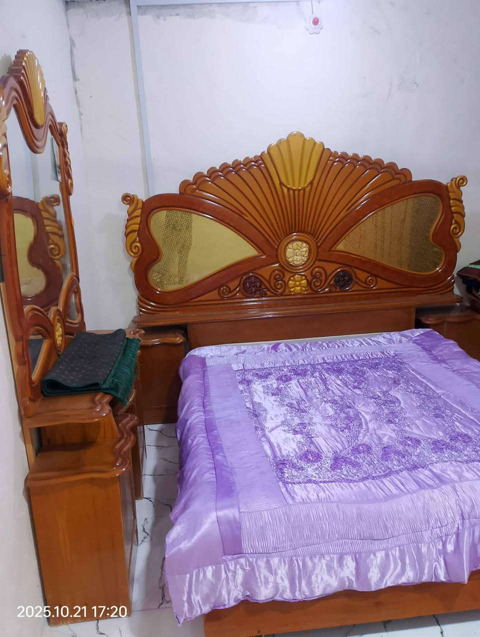 غرفه نضيفه اخو الجديد استعمال قليل6 قطع  السعر ٨٠٠وبيه مجال مكان الزبير الصحفيين ***********
