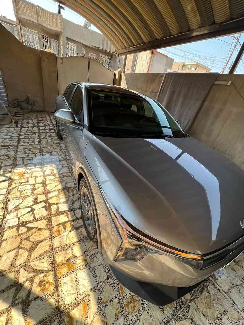 موديل 2025 k4وارد امريكي
ماشيه 19000mi 
الحادث موضح بصوره 
قبق جنطه نفسه مصلح ومصبوغ 
الجاملغ الخلفي بارد جهة الايمن والايسر بدون صبغ فقط بارد 
+ بيه نسيه بسيطه حالوب 
رقمي ***********
