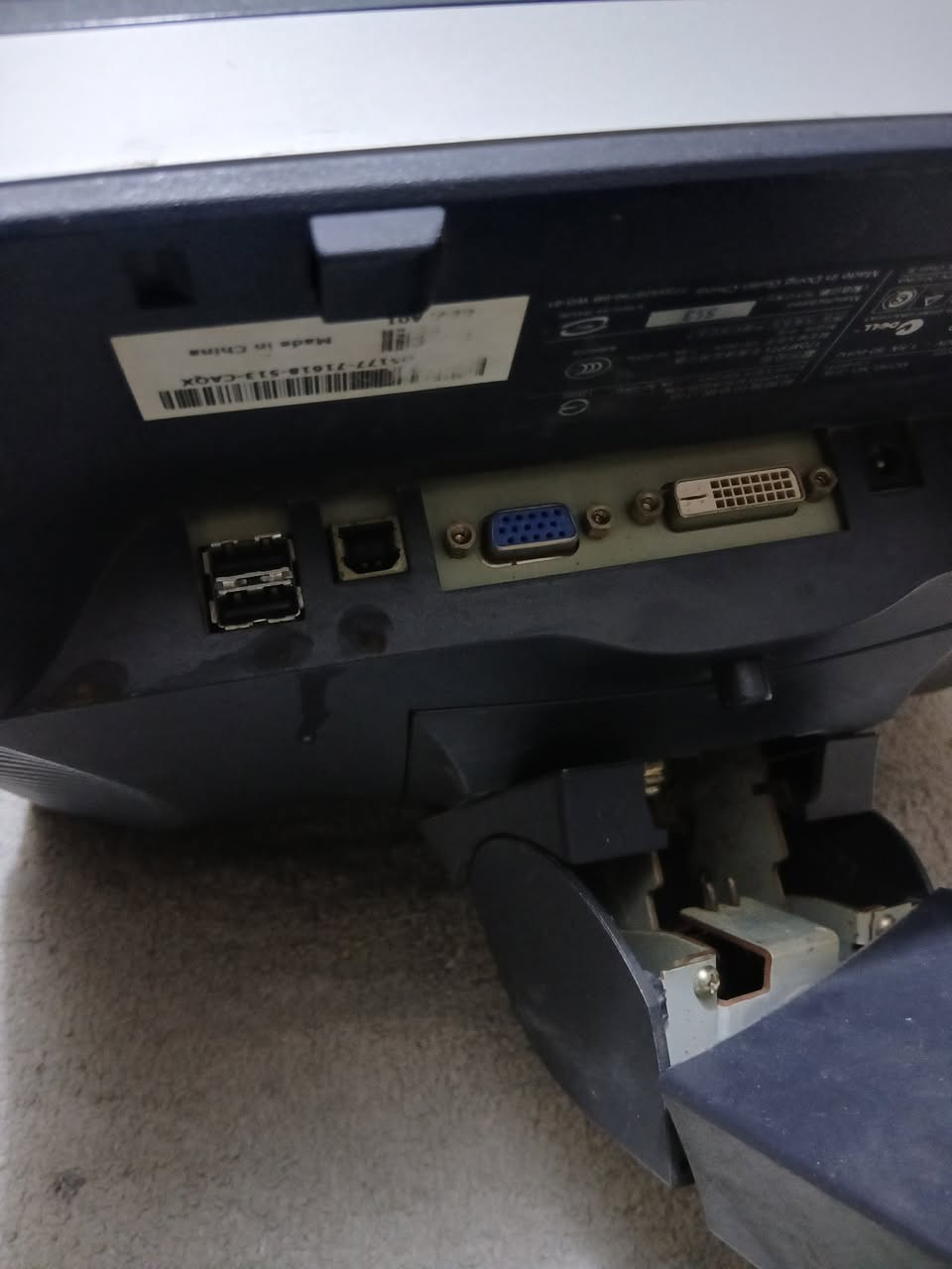 شاشة حاسبة DELL تعمل بصورة جيدة بغداد / ***********
