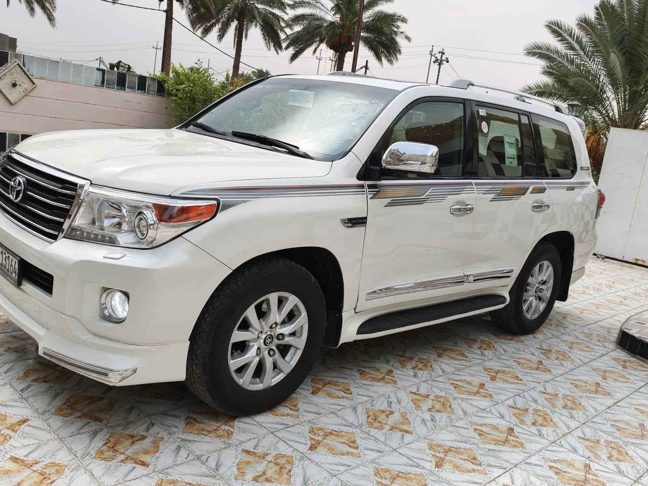لاندكروزر 2010 رقم اربيل الدولي والمواصفات سياره بها ثلاث قطع ونص صبغ بدون اي ضرر داخلي اثر شخوط يعني مكفوله من اي ضربه كير مكينه حداديه تخم تاير تبريد كله بشرط سياره جديده وجاهزه من كل شيء واحلى من الصوره السونار مرفق بالمنشور السعر 228 هاتف***********

