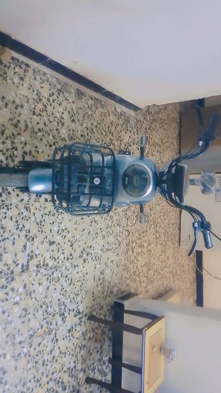 للبيع خاص الستفسار ***********
السعر 300 بيه مجال للشراي صدك

بيه 2سويج 

1بصمة 

4بطاريات 16 لو 15امبير

كلشي شغال بس يرادله اثنين اشاير 

سرعه 40 45 حقيقي

تمشيك 25 كيلو متر

بغداد مقابل بوب الشام شارع الجزيره السياحيه

