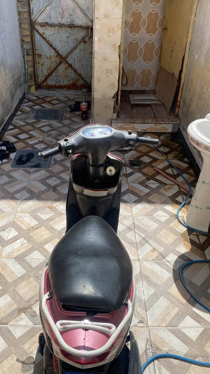 سلام عليكم اخوتي
درجه ماكس قجمه 
درجه نضيف شوفت عينك
درجه مفتوحه بوشه ٤٩/٥٥نوبرجعته٤٩
درجه كلشي شغال بيه سلف كهربائيات درجه نضيفه مو شلون ماجان 
سعر٥٥٠وبيه مجال 
الرقم(***********)
