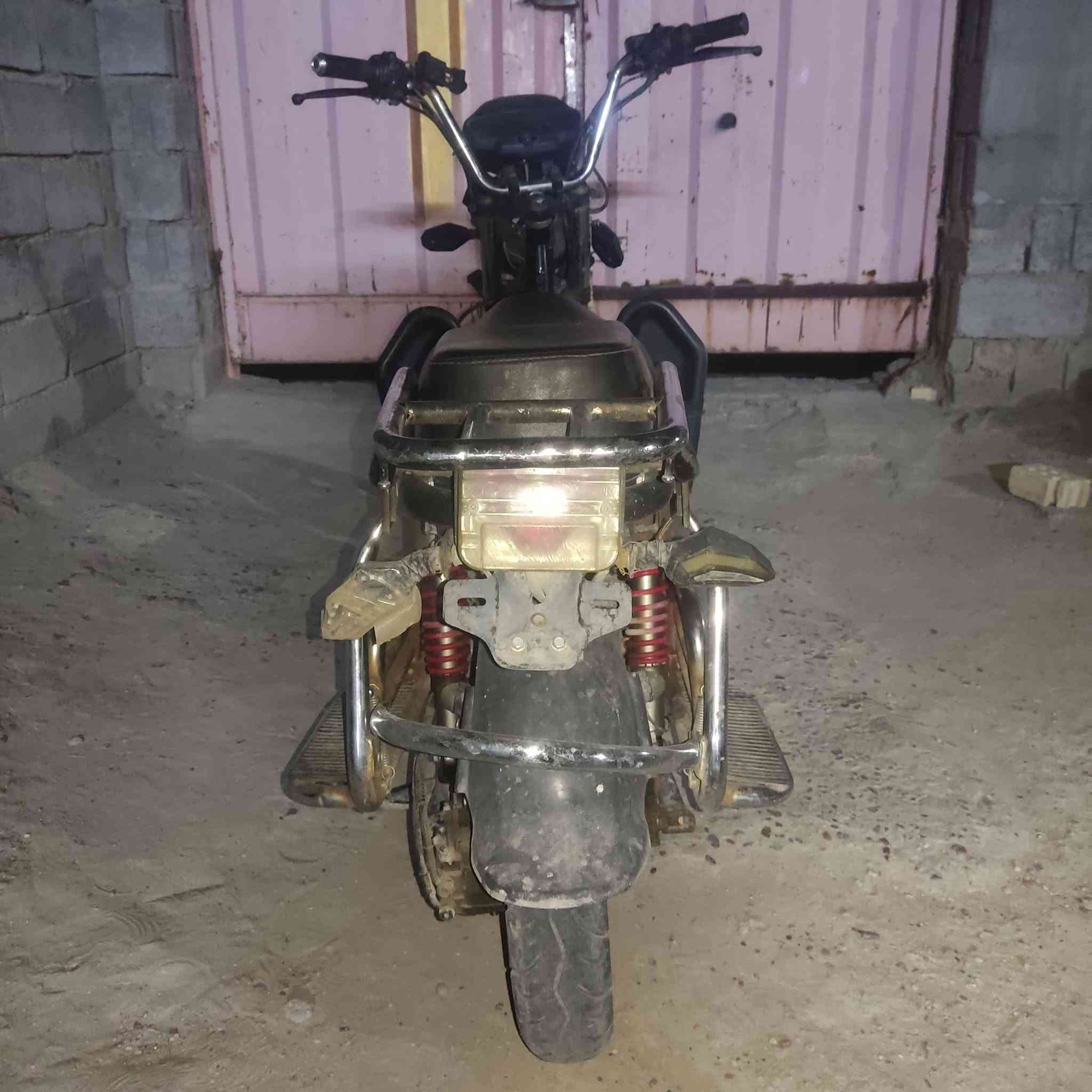 السلام عليكم موطور شحن جبلي للبيع بطاريات يقرن 10 وبيهن نفخة بسيطة السعر 350 وبي مجال رقم هاتف ***********
