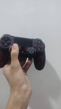بلي 4 سلم لوك ستيكر الجهاز نضيف ملحقاه كامله ماعده الكارتونه يجي ويا ي...