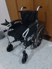 كرسي متحرك مامستعمله جديدة بطاريات جديد السعر 550 رقمي 07816191984