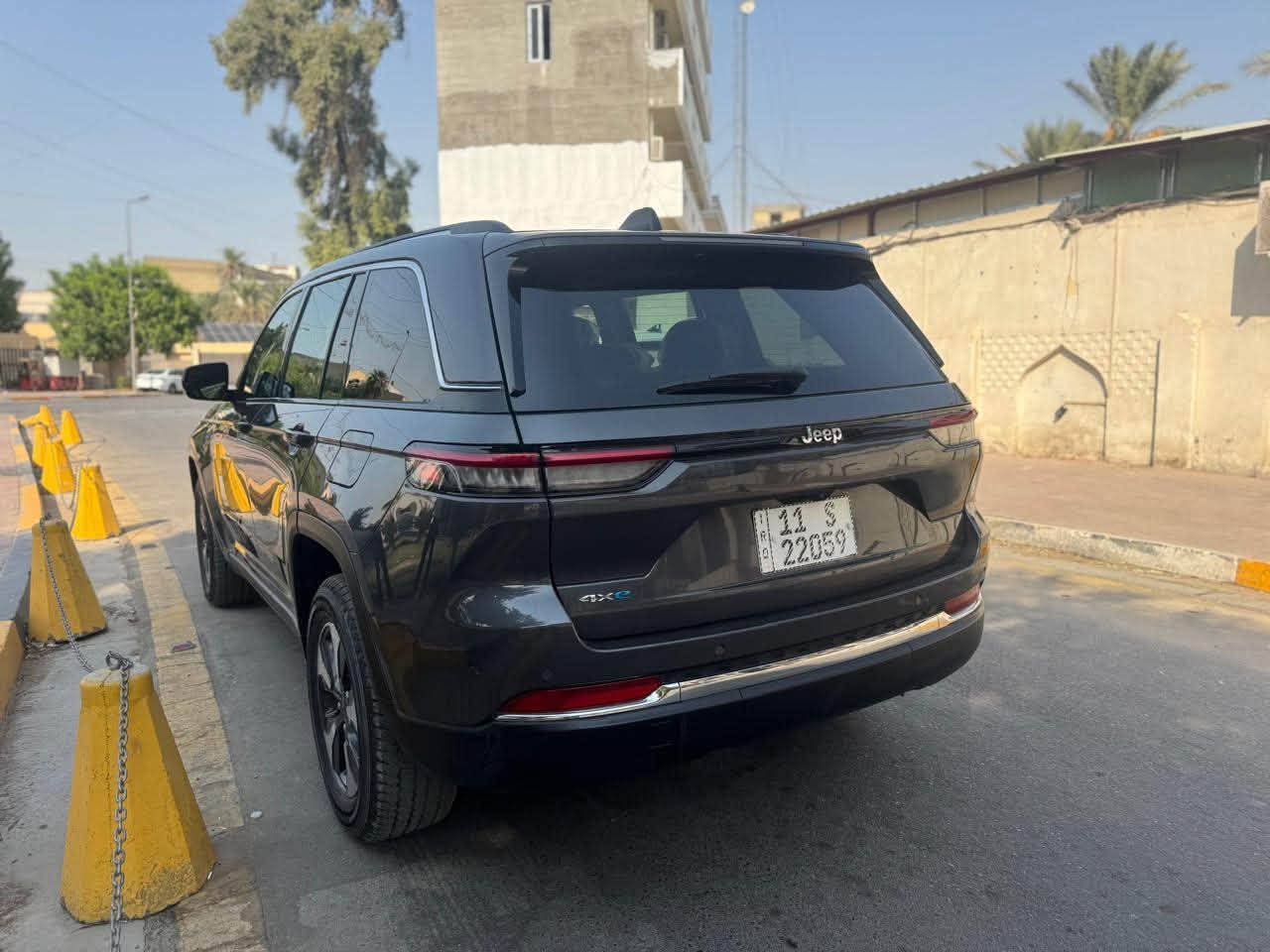 ‏  Jeep Grand cherokee 4xe  ٣شاشات
موديل 2024 4x4 هايبرد
🚗🚗ماشية ٤٦ الف 
الداخل لونين مطعم بصاج
إنارة داخلية LED 
5 راكب 
‎3 انضمة بنزين +هايبرد +كهرباء
#مواصفاتها
٣ شاشات
.بصمه تشغيل عن بعد
.دمام خلفي
.كشنات جلد
.كشن السايق ميمري
.كشنات كهرباء
.صندوق كهرباء
.حساسات خلفيه 
. قطعتين تبريد 
.اشاير بالمري
.رادار امامي
.رادارات 360
خمسة وضعيات قياده
. بنوراما فتحتين
. كير ماوس
. نظام منحدرات
. هيترات بالكشنات 
.ويل كب كروم
.لايتات لد
.بكلايت لد
.كشافات
.بصمة ابواب
. نضام توقف ذاتي
فول مواصفات 1/1  بعد بيها مواصفات
السعر 28000 وبيها مجال 
للاستفسار اكثر الاتصال على الرقم

***********
