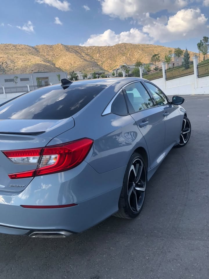 Accord 2022 Sport
1.5 Tubro 
بنزین 
قطعة ونصف صبغ.
الإيرباك فقط دکمە افتح
ماشية 65 ألف ميل.
تحويل ووكالة بشرط.
الرقم دهوك.
اللون سمنتي.

سعر 162 و مجال بسیط 
فايبر ( *********** )
