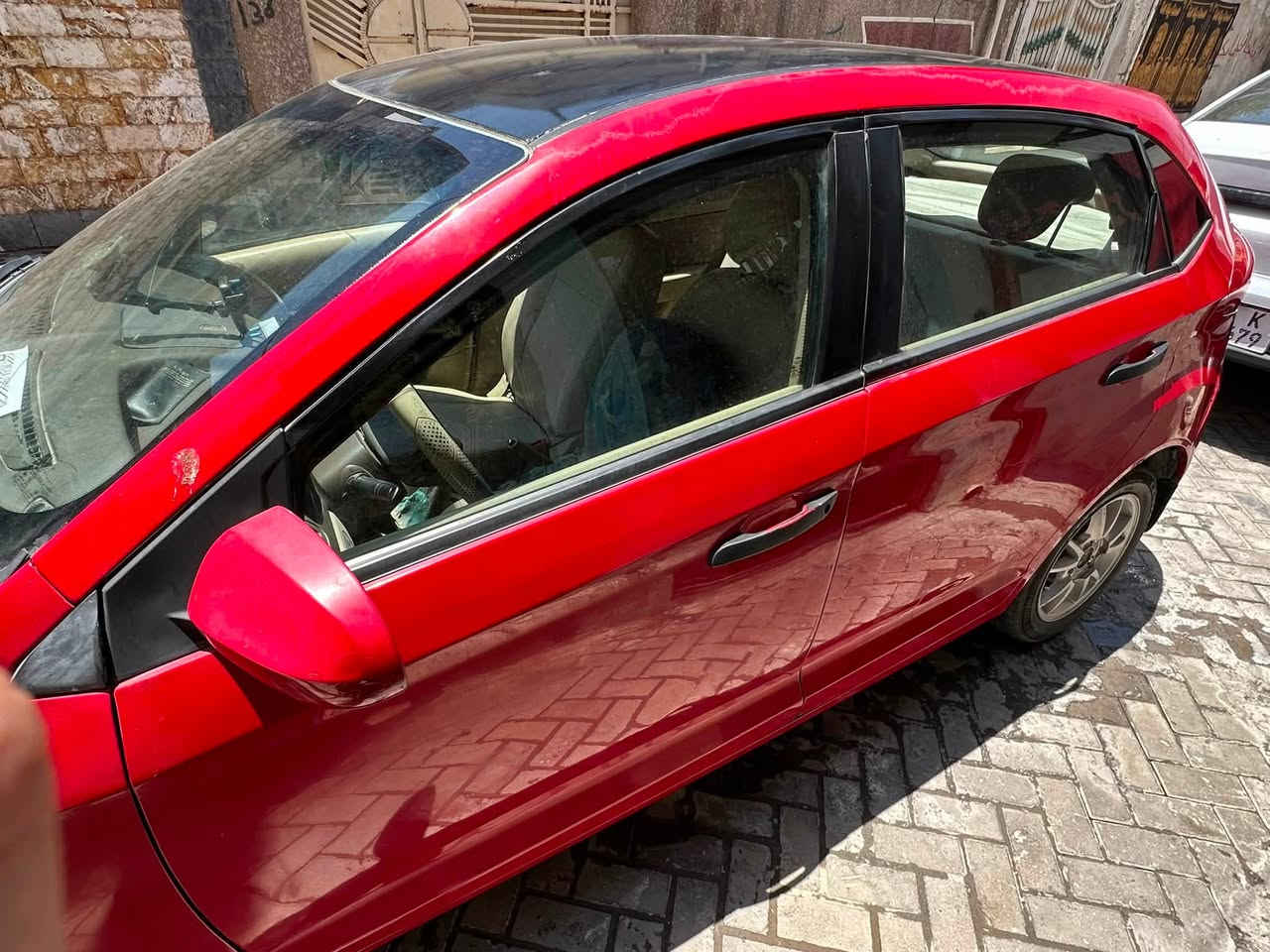 گير عادي .
الممشى 150 ألف كم . 
 الإطارات امامية وخلفية جديدة . 
البطارية جديدة . 
 بيهة جراد بل البنيد .  
 المحرك بيه تبخير وتنقيص . 
منظومة التبريد جديدة والتبريد ممتاز . 
السيارة مسجلة باسمي والتحويل ثاني يوم .
العنوان: بغداد – مدينة الصدر .
السعر 30 وبيهةة مجال حك الجية .
للاستفسار ***********
